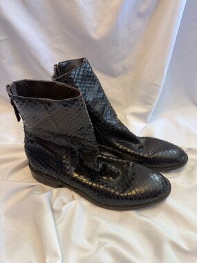 STRATEGIA Black Scaled Leather Ankle Booties